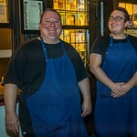 Wolfgang Theis, Chefkoch  (links) und Simon Klein, Historiker, machen das kulinarische Mittelalter wieder lebendig. Die historischen Räumlichkeiten in der Gaststätte Schlenkerla verpassen dem Konzept der beiden Rezeptforscher das perfekte Ambiente / © Foto: Georg Berg