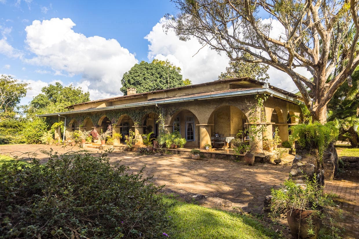 Huntingdon House, Satemwa Estate, Thyolo. Das Wohnhaus der Familie Kay, erbaut um 1935, ist eines von wenigen noch erhaltenen Gebäuden aus der Kolonialzeit, in der heute Touristen ein Zimmer buchen können / © Foto: Georg Berg
