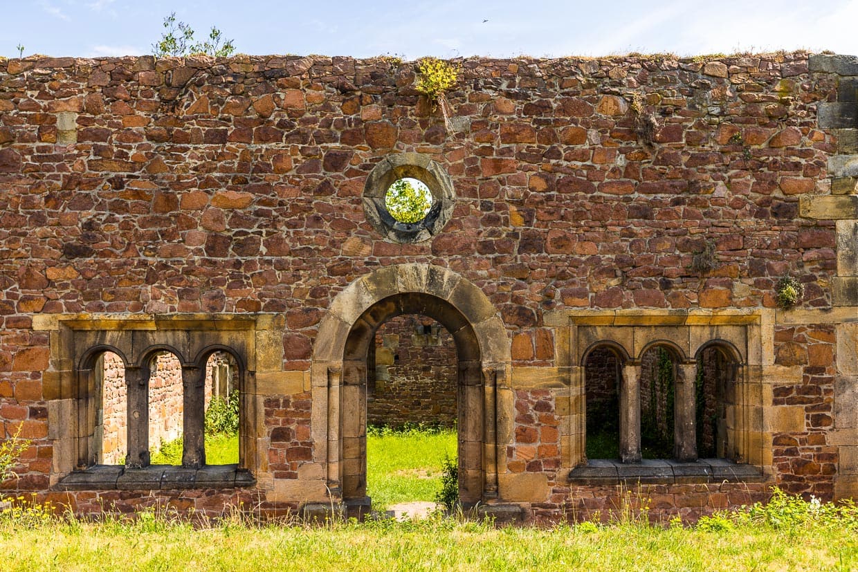 Heiligkreuz Ruine bei Meißen. Die verfallene Klosteranlage diente auch als Motiv für Zeichnungen von Caspar David Friedrich / © Foto: Georg Berg
