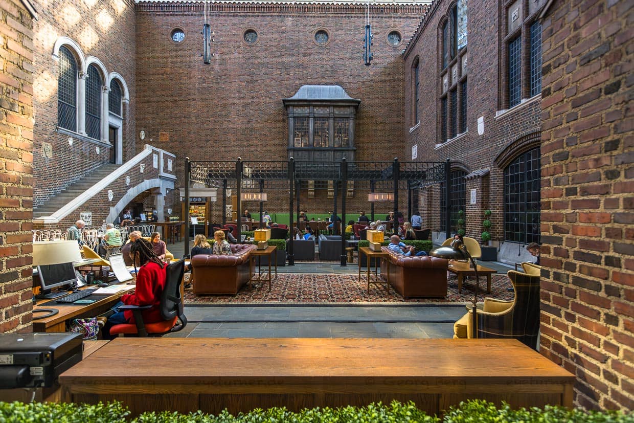 Museumsrestaurant in einem Innenhof im Detroit Institute of Arts (DIA) / © Foto: Georg Berg