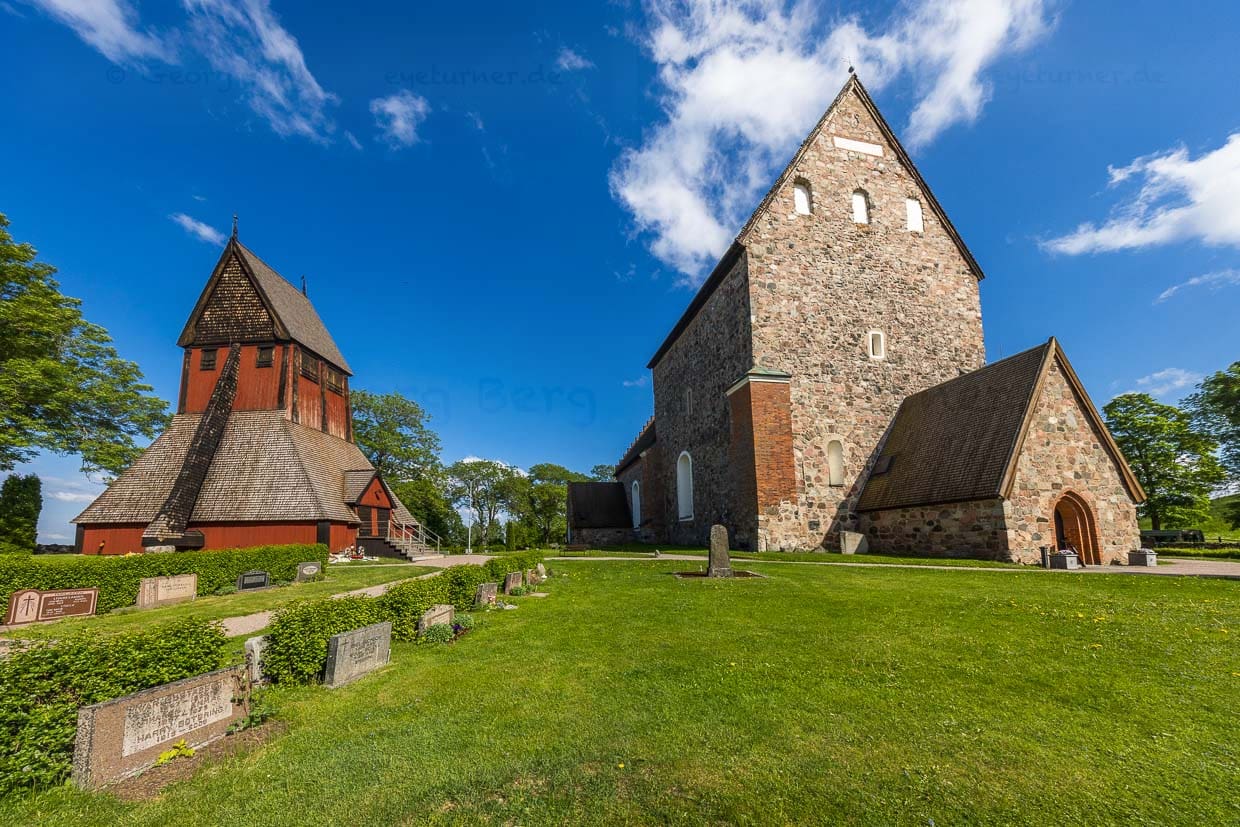 The parish church in Old Uppsala stands on the foundations of the first bishop's see in Scandinavia and in the immediate vicinity of the royal burial mounds and a Volksthing, an early form of parliament. The church contains the grave of the Swedish astronomer, mathematician and physicist Anders Celsius / © Photo: Georg Berg