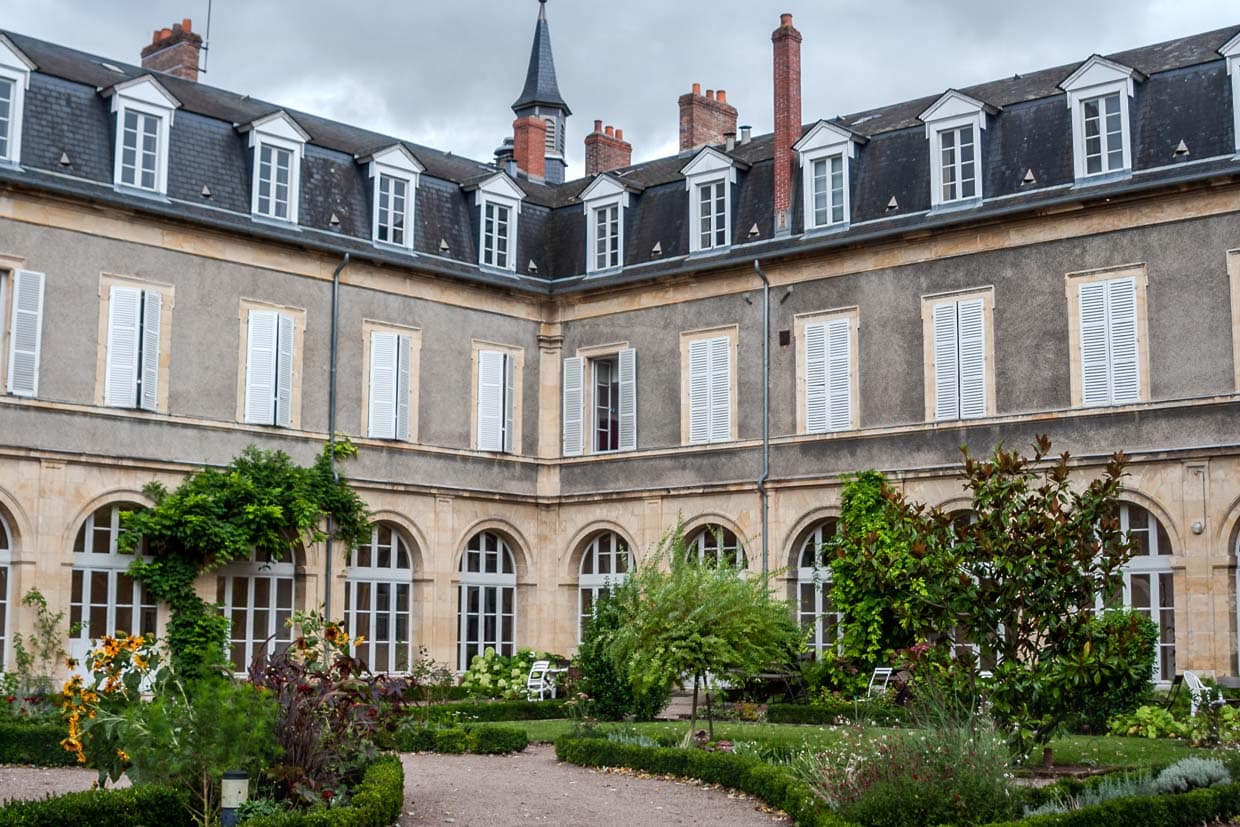 Sanctuary of St. Bernadette. House of the Sisters of Nevers / © Photo: Georg Berg