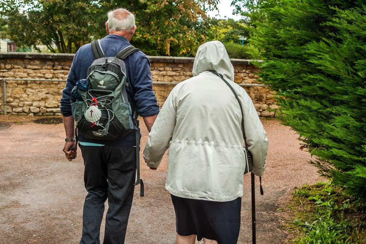 Pilgrims on the way to the chapel of St. Bernadette at Saint Gildard Convent in Nevers / © Photo: Georg Berg