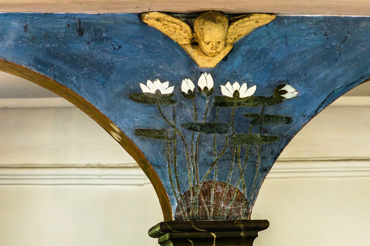 Decorations with angel's head and flowers in the Zions Church in Worpswede. This is a joint work that Paula Modersohn-Becker and her friend and sculptor Clara Westhoff had to carry out as a punishment in 1900. The two women had rung the bells in the tower as a prank and terrified the Worpswede community / © Photo: Georg Berg