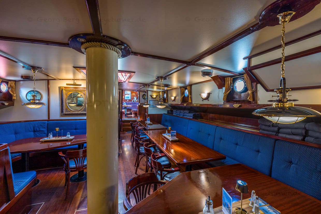 Top sailing schooner and passenger ship Weisse Düne offers space below deck for culinary sailing trips, Usedom / © Photo: Georg Berg