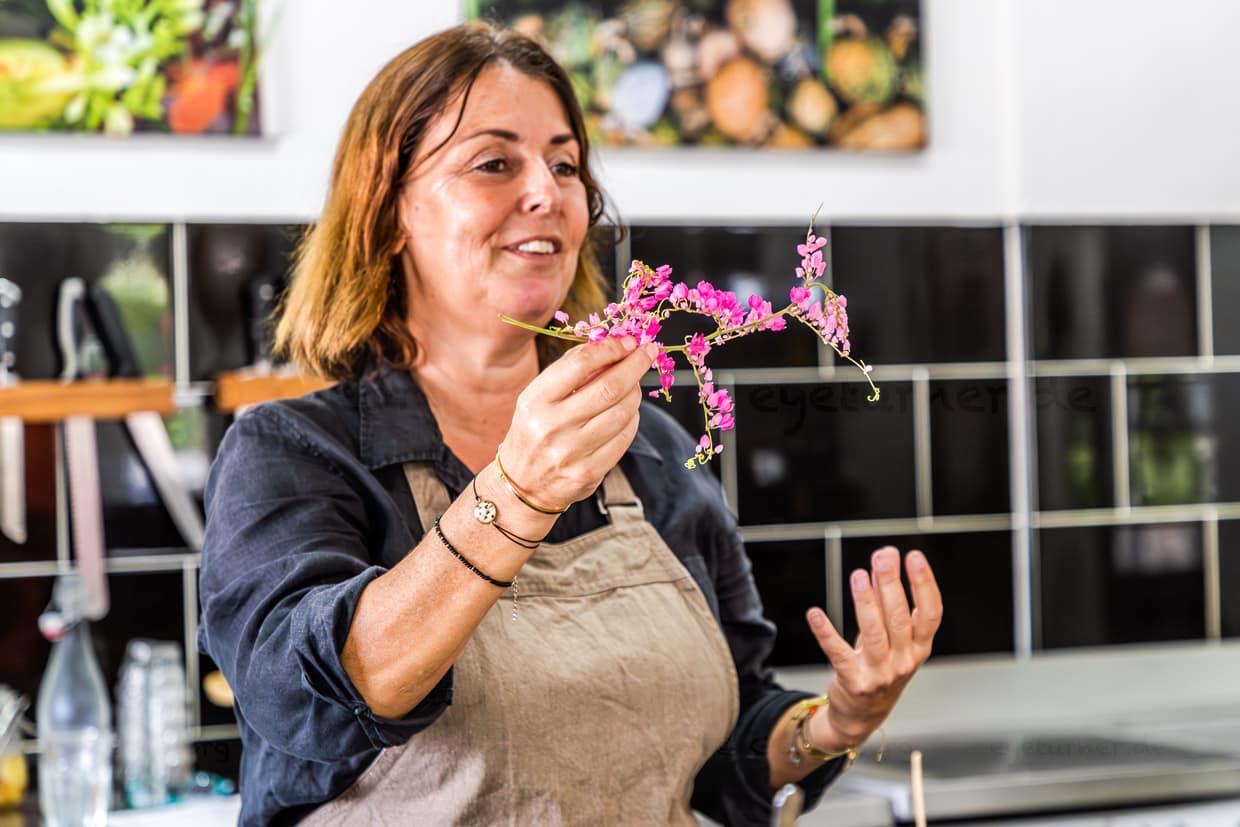 The decorative flowers of the beyísima plant enrich dishes with their subtle flavor / © Photo: Georg Berg