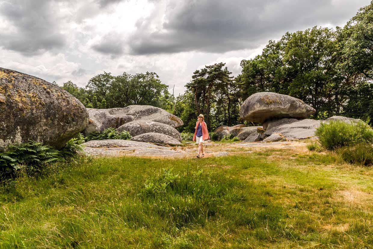 Les Pierres Jaumâtres ist ein Naturdenkmal in der Region Creuse. Der Ort inspirierte bedeutende Persönlichkeiten wie George Sand und Frédéric Chopin, die hier regelmäßig wandelten und die Natur sowie mystische Atmosphäre genossen. Heute ist Les Pierres Jaumâtres ein Naturschutzgebiet mit Wanderwegen, einem Abenteuerspielplatz und Angeboten für Kletter- und Outdoor-Aktivitäten, die Besucher aller Altersgruppen anziehen / © Foto: Georg Berg