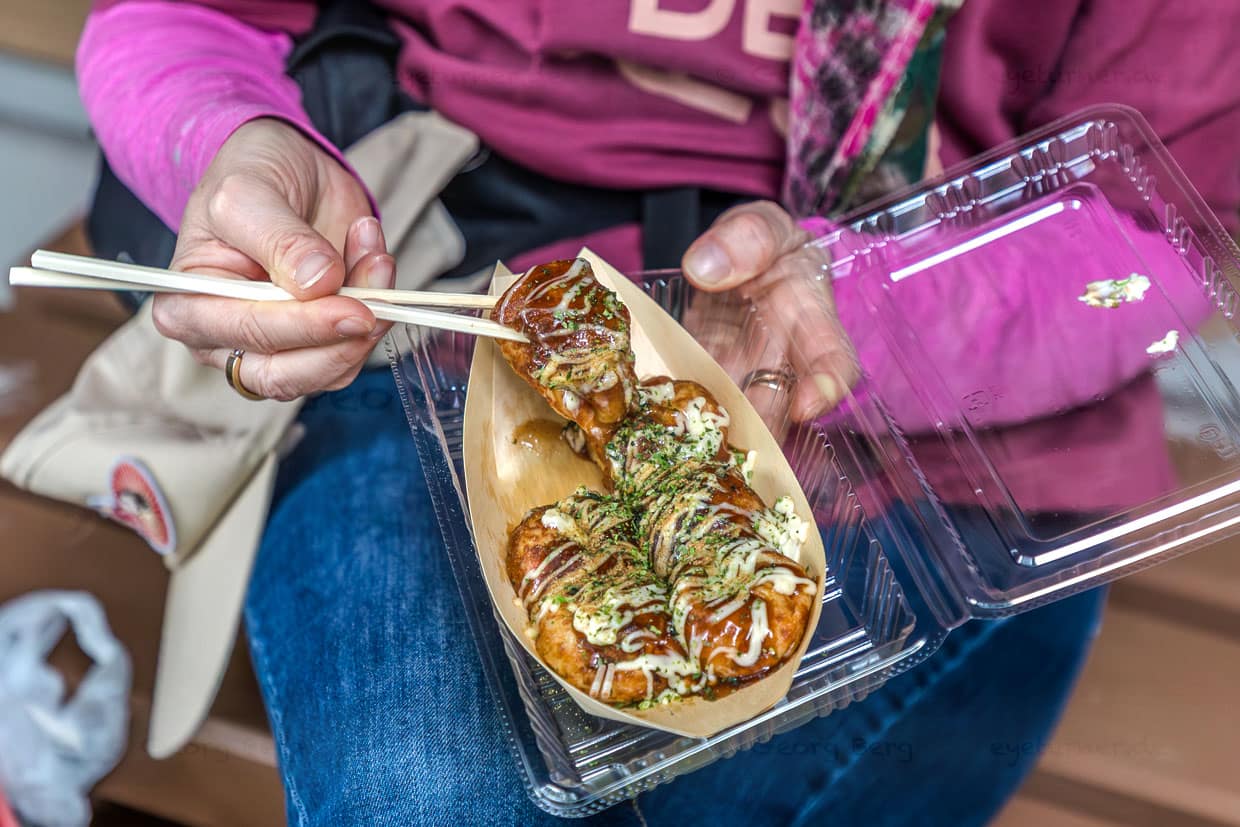 Takoyaki als Streetfood in der Hafenstadt Taiji, Wakayama / © Foto: Georg Berg