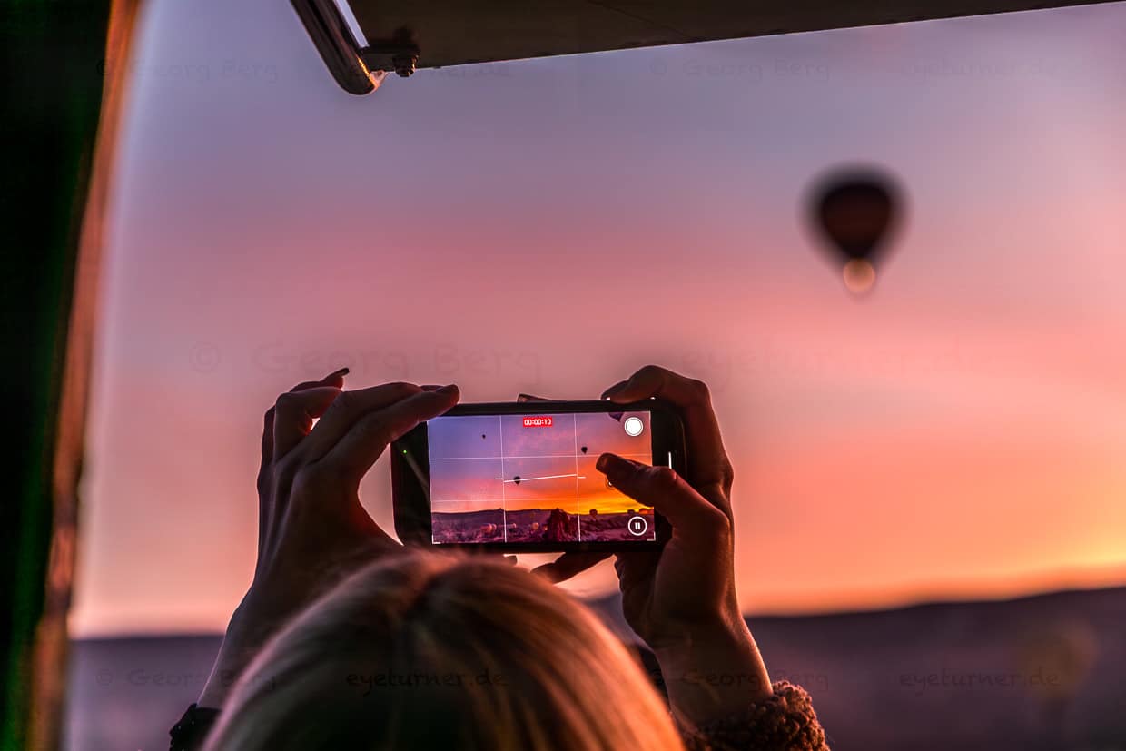 Ein guter Platz im Heißluftballon verspricht die besten Motive / © Foto: Georg Berg