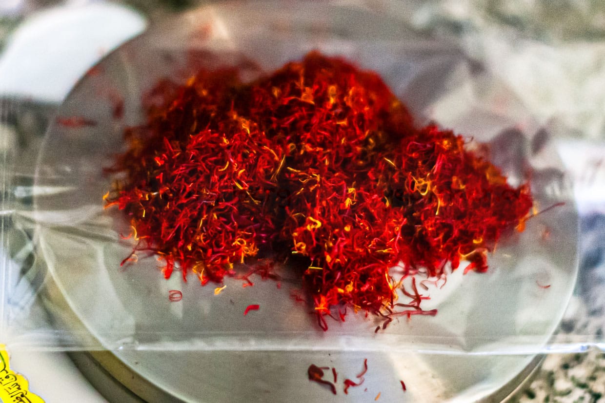 Safran, das rote Gold hat nicht nur einen unvergleichlichen Geschmack, sondern ist auch noch sehr gesund / © Foto: Georg Berg