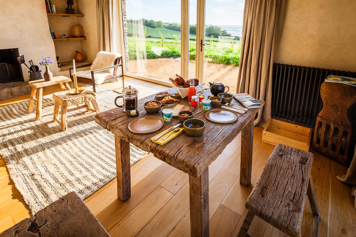 Der Frühstückstisch ist gedeckt, der Kaffee gekocht / © Foto: Georg Berg