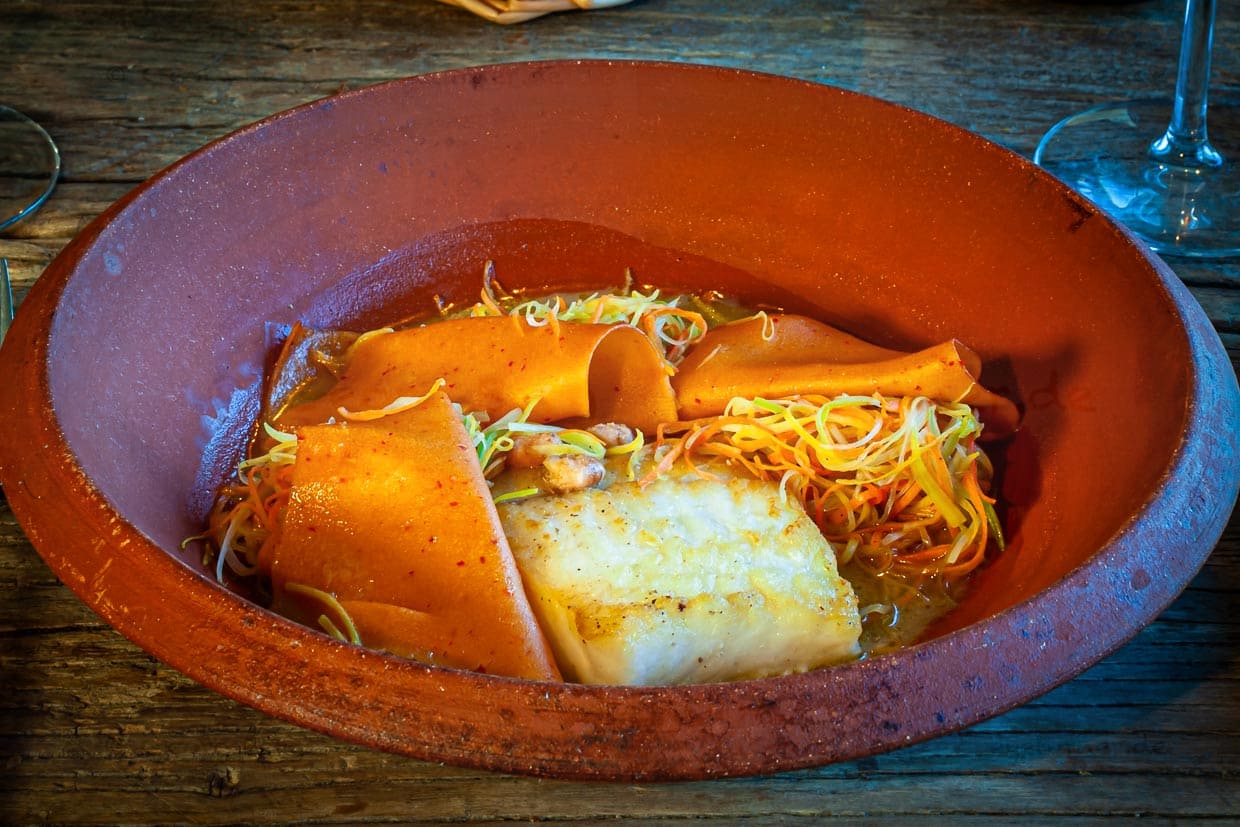 Glattbutt mit Shrimps und Ingwersauce. Dazu hausgemachte bretonische Pasta mit Piment d’Espelette / © Foto: Georg Berg
