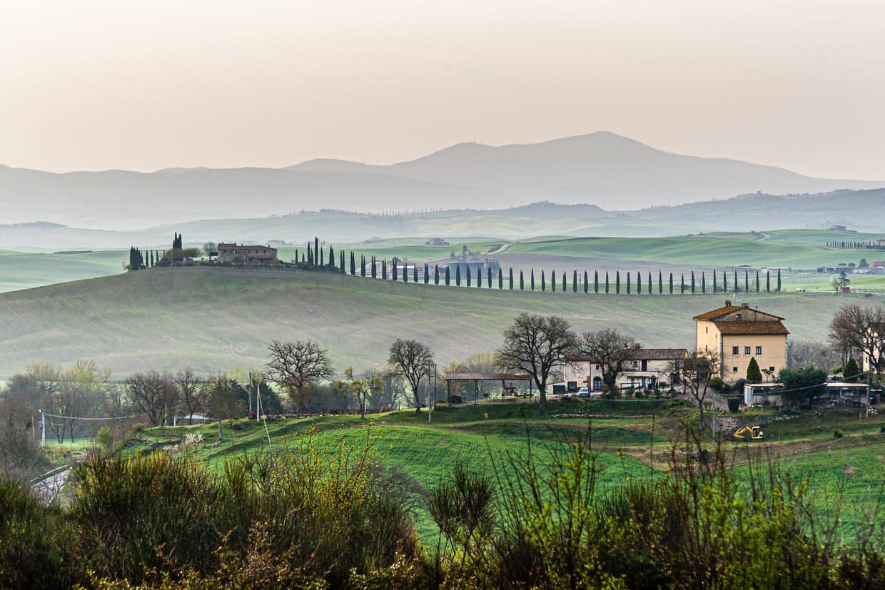 Hügel, Zypressen, Felder, Entspannung ... / © Foto: Georg Berg