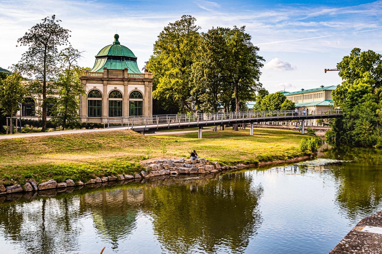 Luitpoldbad und Wandelhalle an der Saale in Bad Kissingen / © Foto: Georg Berg