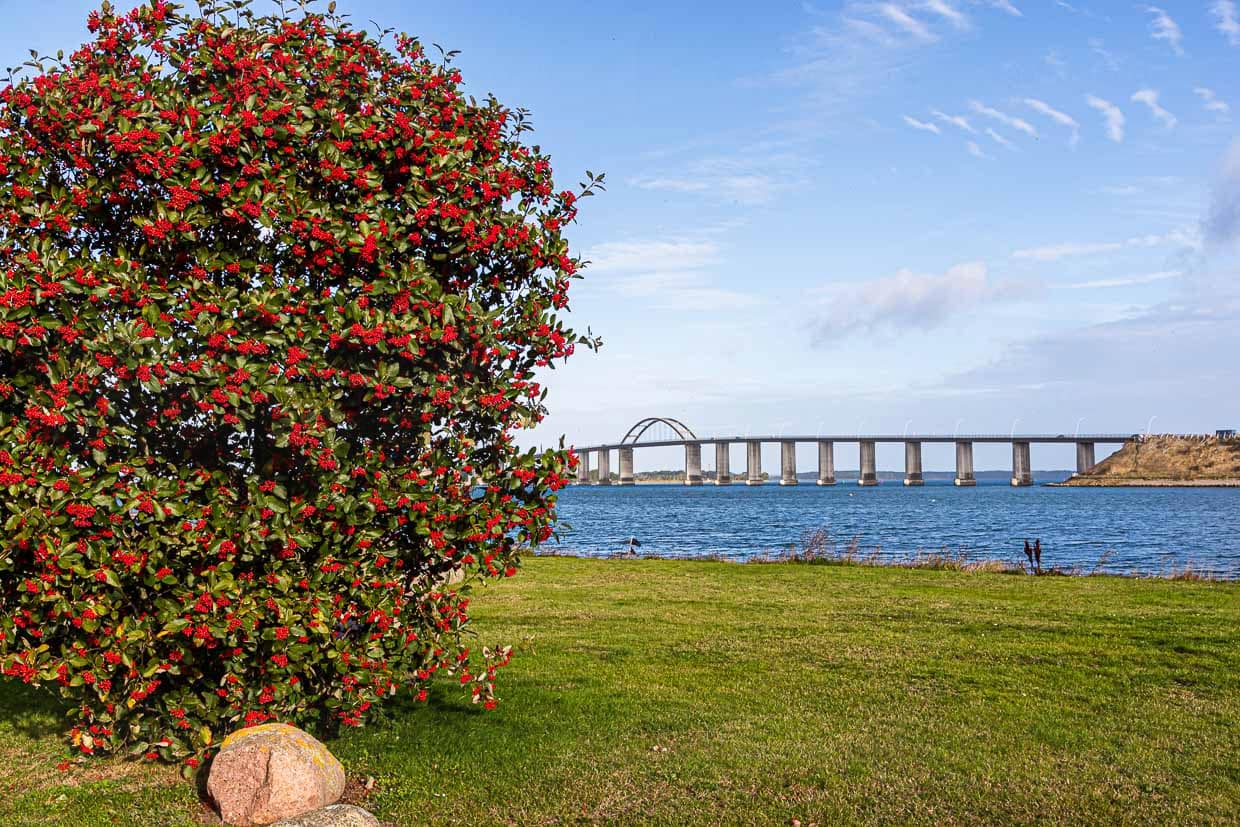 Die Langeland-Brücke verbindet Langeland mit der kleinen Insel Siø und damit über Täsinge mit der Insel Fünen / © Foto: Georg Berg