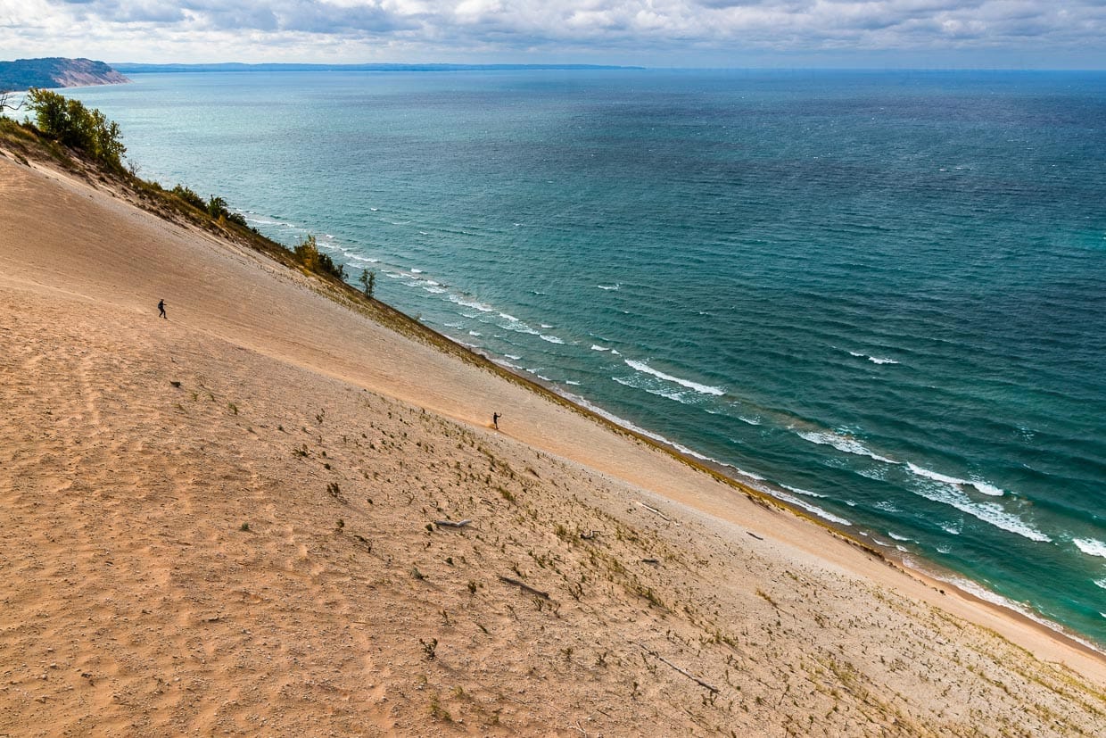 Steilhang Sleeping Bear National Lakeshore und Blick auf Lake Michigan. Die Dünen erstrecken sich über ein Gebiet von 6,5 Quadratkilometer / © Foto: Georg Berg