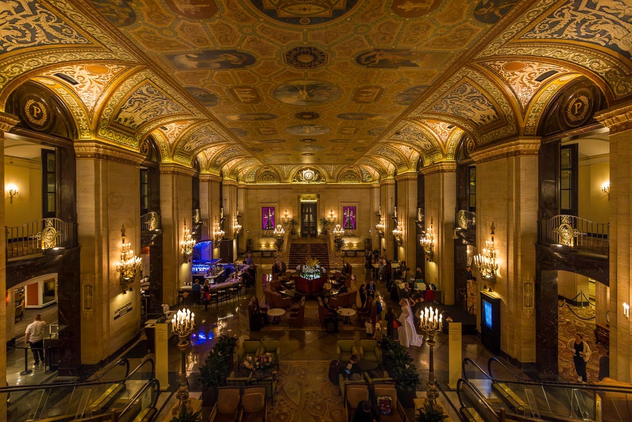 Großer Salon im Palmer House, Chicago. Obwohl das Hotel als das am längsten ununterbrochen betriebene Hotel Nordamerikas bezeichnet wird, wurde es im März 2020 aufgrund der COVID-19-Pandemie geschlossen und am 17. Juni 2021 wiedereröffnet / © Foto: Georg Berg
