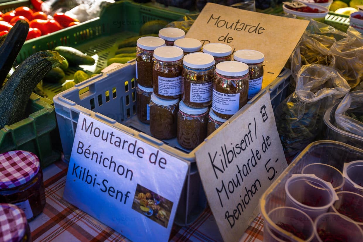 Kilbi Senf oder Moutarde de Bénichon gehört zu einem Kilbi-Menü. Das Bénichon-Fest oder die Kilbi auf Deutsch wird zwischen Mitte September und Anfang Oktober im Kanton Freiburg gefeieret. Das Bénichon-Menü mit bis zu sieben Gängen vereint viele traditionelle Produkte der Region Fribourg / © Foto: Georg Berg