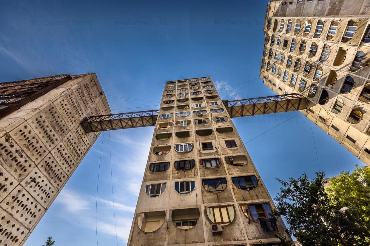 Brücken in schwindelerregender Höhe sind das Markenzeichen der Tbilisi Skybridge / © Foto: Georg Berg