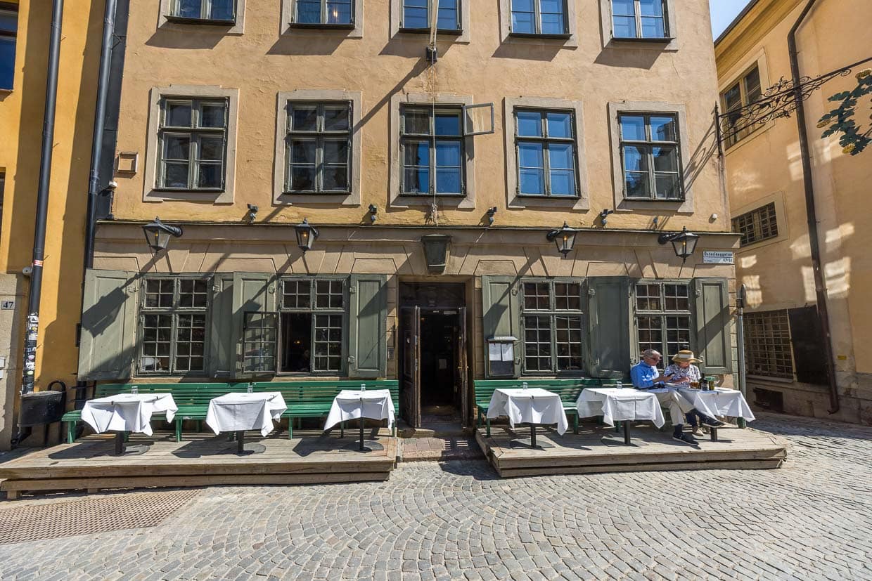 Restaurant Den Gyldene Freden von 1722 ist der Klassiker für traditionelle schwedische Küche in Stockholms Altstadt. Schon im 18. Jahrhundert trafen sich hier die Intellektuellen der Stadt und bis heute tagt hier nahezu wöchentlich das Nobelkomitee / © Foto: Georg Berg