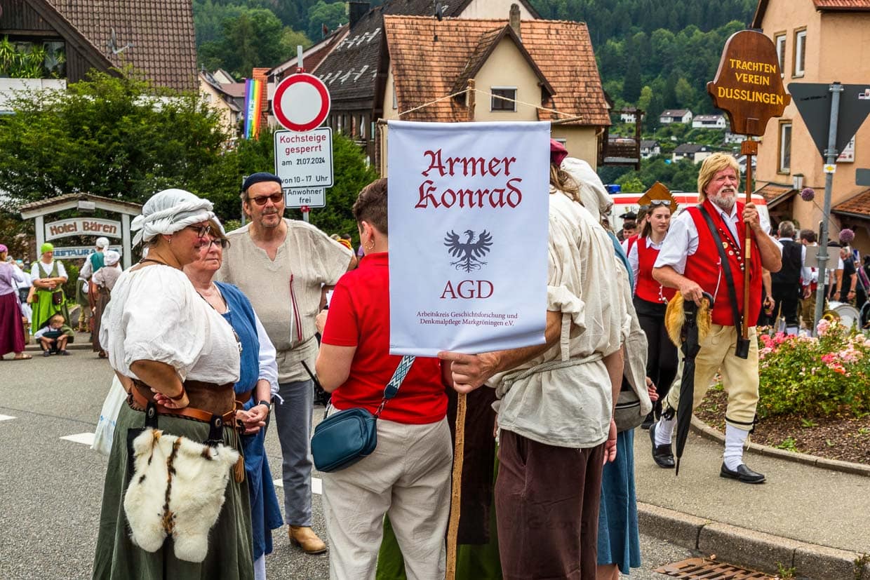 Trachtengruppe „Armer Konrad“ auf dem Schäferlauf in Wildberg, Schwarzwald / © Foto: Georg Berg
