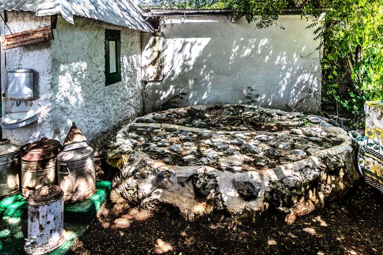 Die erste weiße Wandfarbe auf Curacao wurde hergestellt, indem Korallen mit Holzkohle gebrannt wurden und das weiße Pulver dann in Aloe Vera aufgeschlämmt wurde / © Foto: Georg Berg