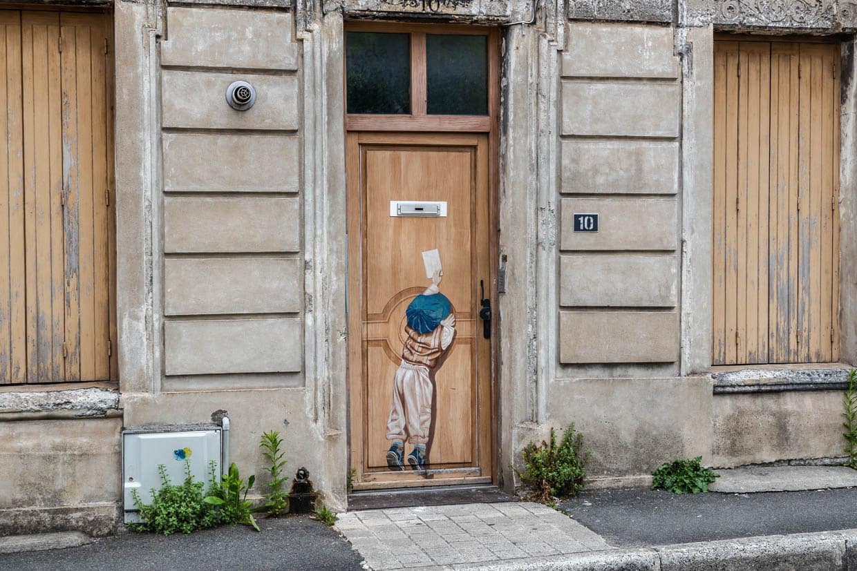 Wenn sogar der Briefkasten Teil einer kniffligen Comic-Szene wird / © Foto: Georg Berg