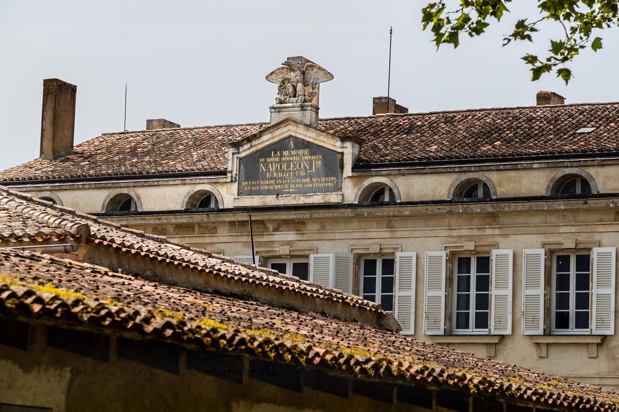 Das Gouverneurs-Haus auf der Insel Aix. Napoleon verbrachte hier im Juli 1815 die letzten Tage in Frankreich, bevor er in die Verbannung nach St Helena gebracht wurde. Heute befindet sich darin das Napoleon-Museum mit zahlreichen Erinnerungsstücken an den Kaiser der Franzosen / © Foto: Georg Berg