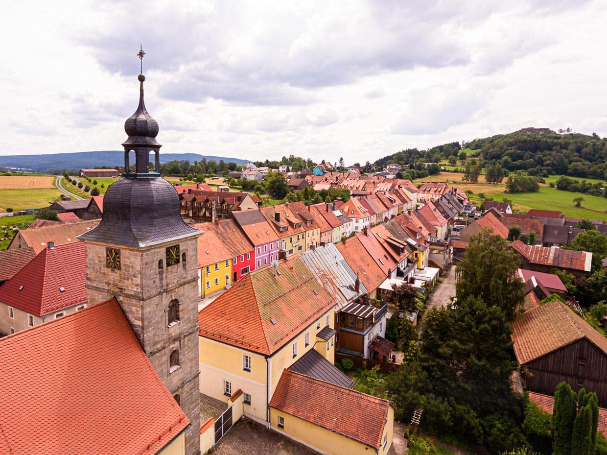 Dorfstrasse von Waldeck in der Oberpfalz / © Foto: Georg Berg