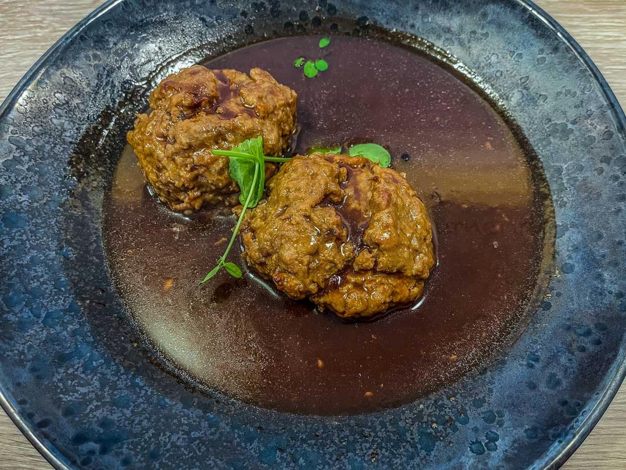 Klassiker der Region: Boulettes à la bière de Maredsous / © Foto: Angela Berg