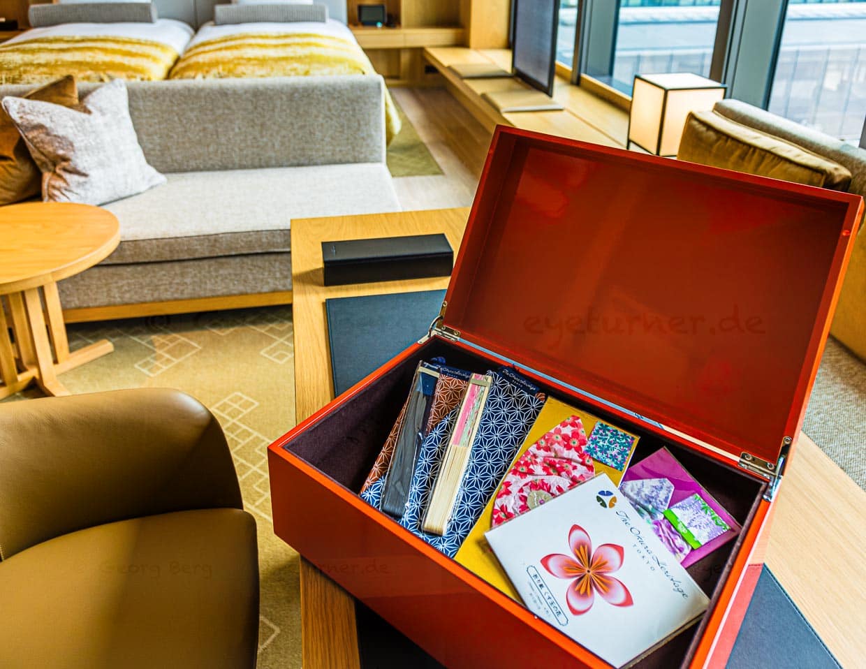 Die Geschenkbox für Traditionalisten. Im Heritage-Flügel, mit 108 Zimmern wird neben kleinen Geschenken auch ein Butler-Service angeboten / © Foto: Georg Berg