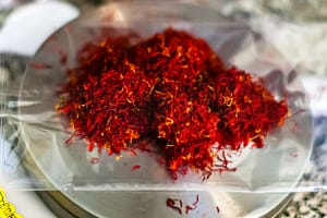 Safran, das rote Gold hat nicht nur einen unvergleichlichen Geschmack, sondern ist auch noch sehr gesund / © Foto: Georg Berg