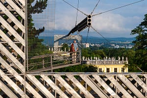 Der „Rahmenbau“, von Haus‐Rucker‐Co errichtet zur documenta 6 im Jahr 1977, öffnet sich zum Staatspark Karlsaue Kassel / © Foto: Georg Berg