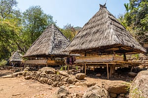 Lumbung Reis-Scheunen auf der Insel Alor in Indonesien / © Foto: Georg Berg