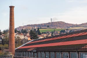 Früher standen auf dem Industriegelände in Saint-Chamond (Frankreich) 32 Schlote. Hier wurden in den Anfängen der Stahlindustrie vor allem Panzer produziert. Das Gelände nennt sich heute Novacierès und bedeutet „Neue Stahlindustrie“. „Hall in one“ nennt sich das neue Einkaufscenter und Freizeitgelände in Saint-Chamond, Frankreich. Es wurde 2018 in die Hallen der ehemals dort ortsansässigen Stahlindiustrie (Compagnie des forges et aciéries de la Marine et d'Homécourt)erbaut. Im ehemaligen Industriekomplex befindet sich die Shoppingmall "Hall in 1" mit Kino, Brasserien, Freizeit- und Einkaufsmöglichkeiten / © Foto: Georg Berg