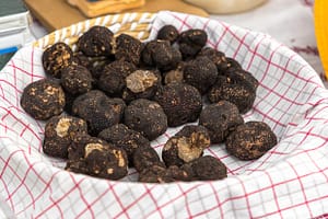 Schwarzer Trüffel, Wintertrüffel, Frankreich, Region Var, Tuber Melanosporum, Preis pro Kilo zwischen 600 und 1.000 Euro / © Foto: Georg Berg
