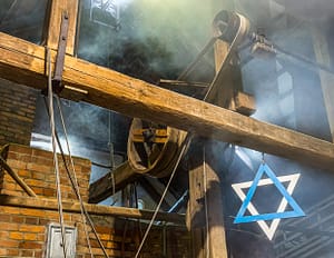 Zoigl-Brauen in der Oberpfalz. Im denkmalsgeschützten Brauhaus von Falkenberg hängt der Zeigerstern (Zoigl) der Brauer / © Foto: Georg Berg