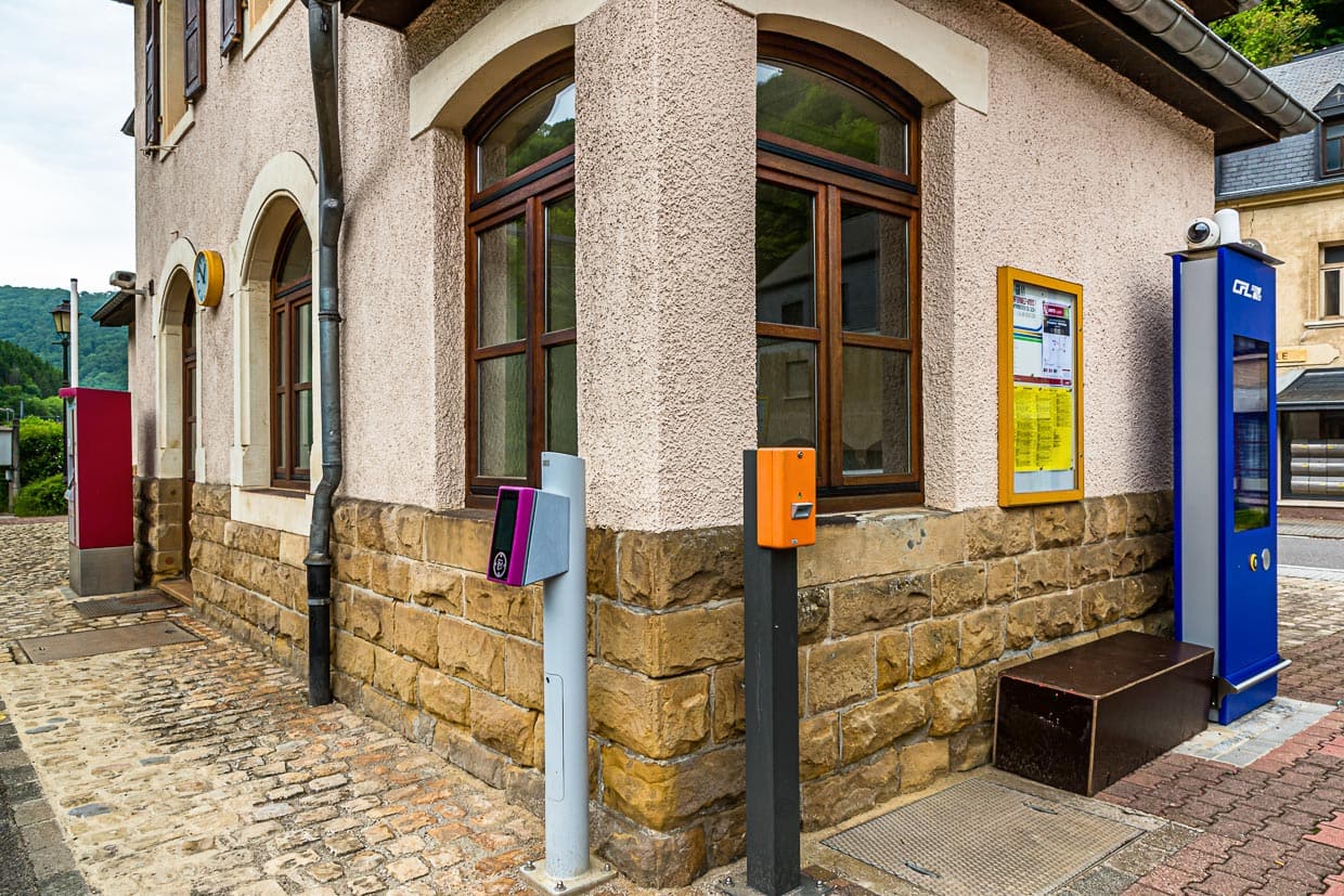 Ticketschalter haben im Großherzogtum Luxemburg ausgedient. Nur für Fahrten mit der 1. Klasse muss ein Ticket bezahlt werden. Alle anderen Verbindungen, ob Bus oder Schiene sind im ganzen Land kostenlos / © Foto: Georg Berg