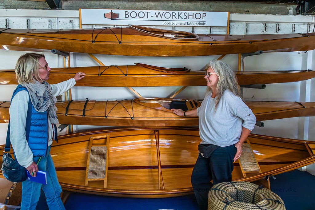 Bootsbauerin Ursula Latus in ihrer Werkstatt in Peenemünde / © Foto: Georg Berg