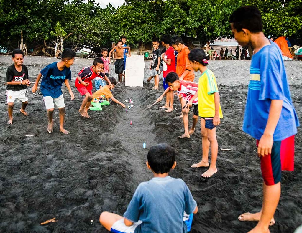 Strandspiele auf den indonesischen Sunda-Inseln / © Foto: Georg Berg