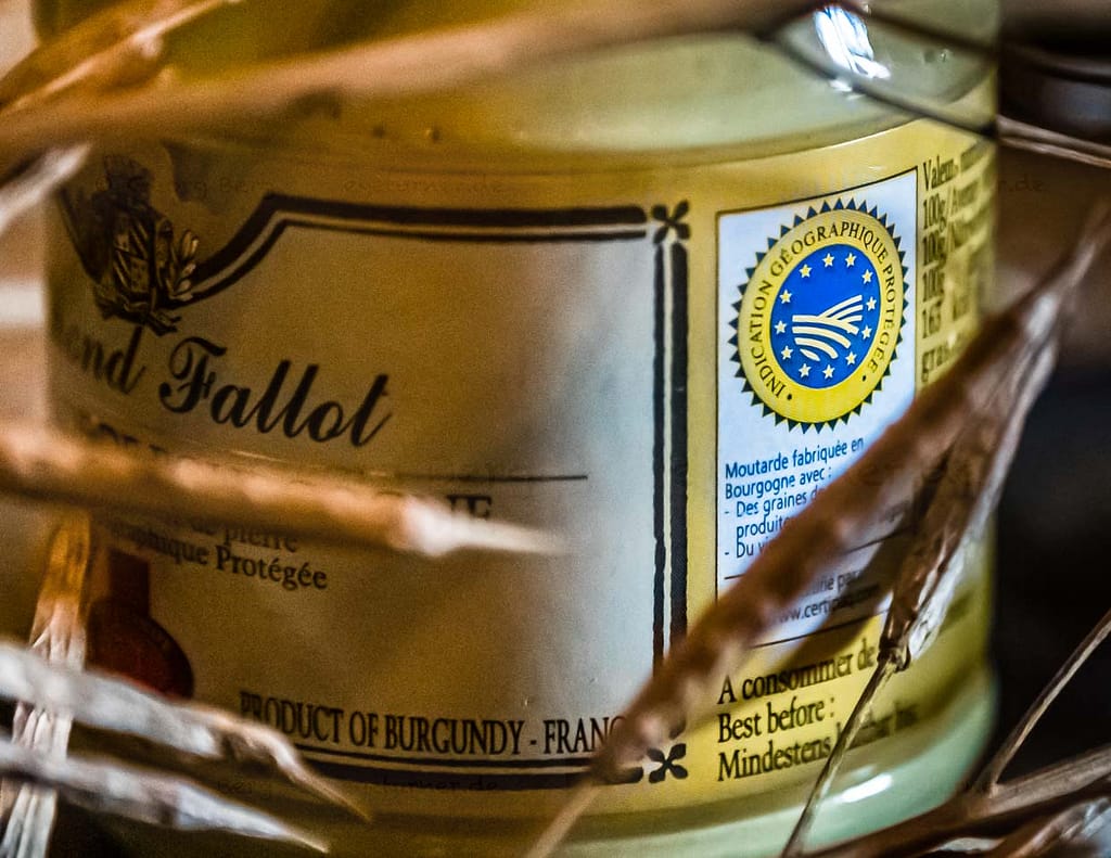 Neuer Anlauf für eine geschützte Herkunftsbezeichnung. Der Senf aus Burgund wird mit Aligoté, einem Weisswein aus dem Burgund, statt mit Essig produziert. Das macht ihn cremiger und feiner im Geschmack, aber auch weniger lange haltbar / © Foto: Georg Berg