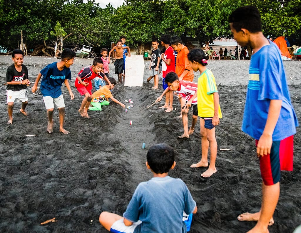 Strandspiele auf den indonesischen Sunda-Inseln / © Foto: Georg Berg