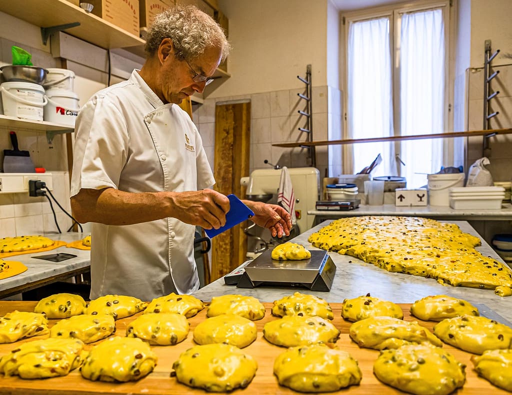 Portionieren, wiegen und formen … / © Foto: Georg Berg