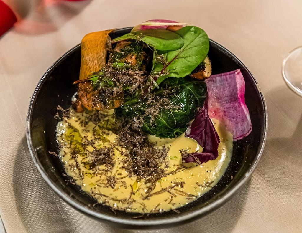 Dish of chef Alexandre Dimtch, Restaurant Saint Marc, Aups, with freshly grated black truffles in Aups, France / © Foto: Georg Berg