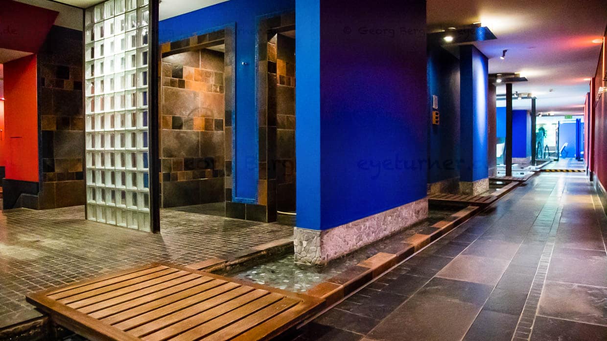 Sieben verschiedene Saunen und eine auf -2°C heruntergekühlte Kältekammer sind im Spa-Bereich leicht zu finden / © Foto: Georg Berg