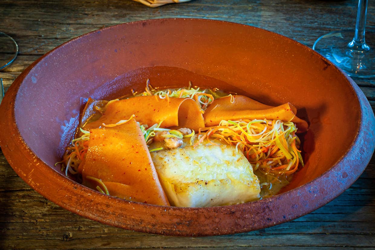 Glattbutt mit Shrimps und Ingwersauce. Dazu hausgemachte bretonische Pasta mit Piment d’Espelette / © Foto: Georg Berg