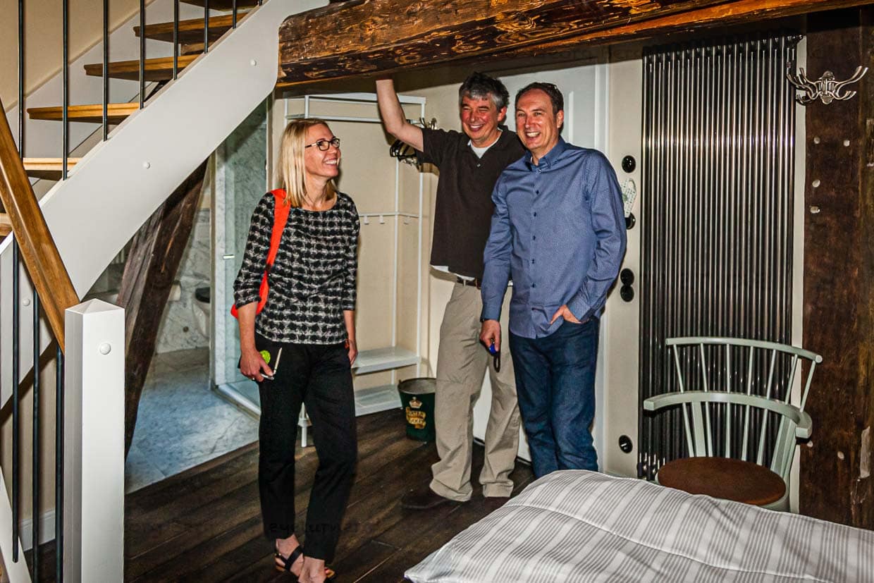 Das alte Gebälk ist in erstaunlich gutem Zustand. Den Atem haben die Bauherren nur angehalten, als im Südflügel sichtbar wurde, dass die Balken der ersten Etage nicht mehr in der Wand lagen und nur noch mit Lehm und Spucke hielten / © Foto: Georg Berg