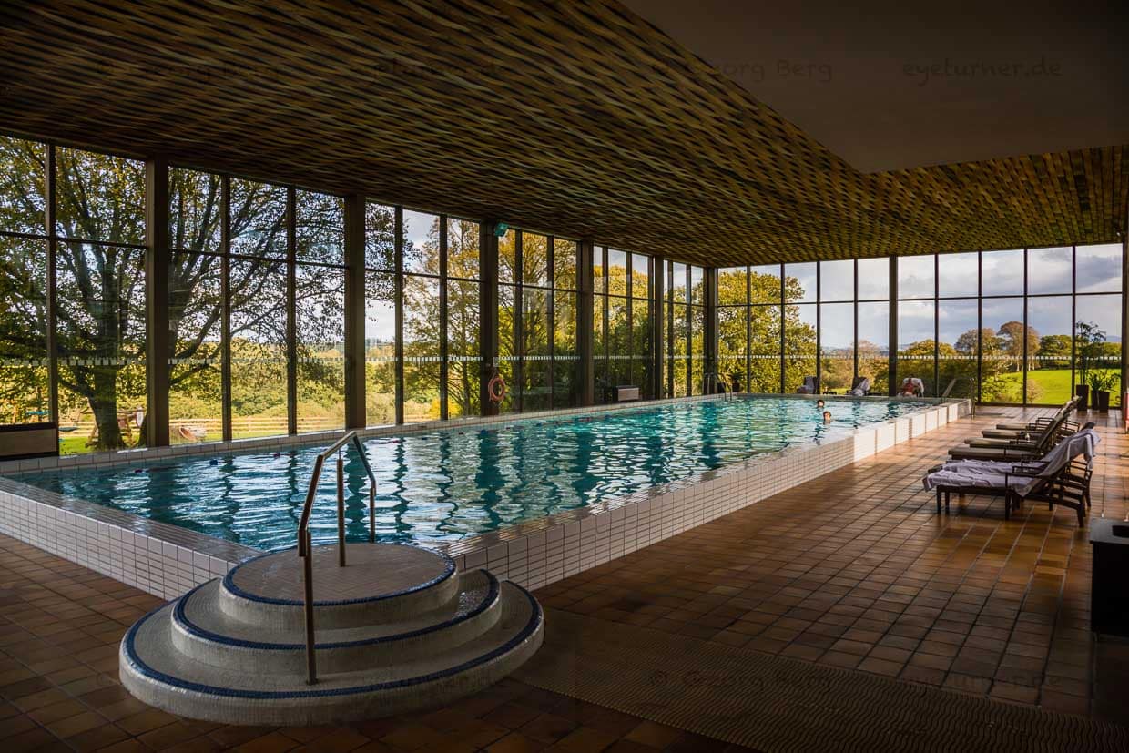 Hallenbad mit Blick ins Grüne / © Foto: Georg Berg