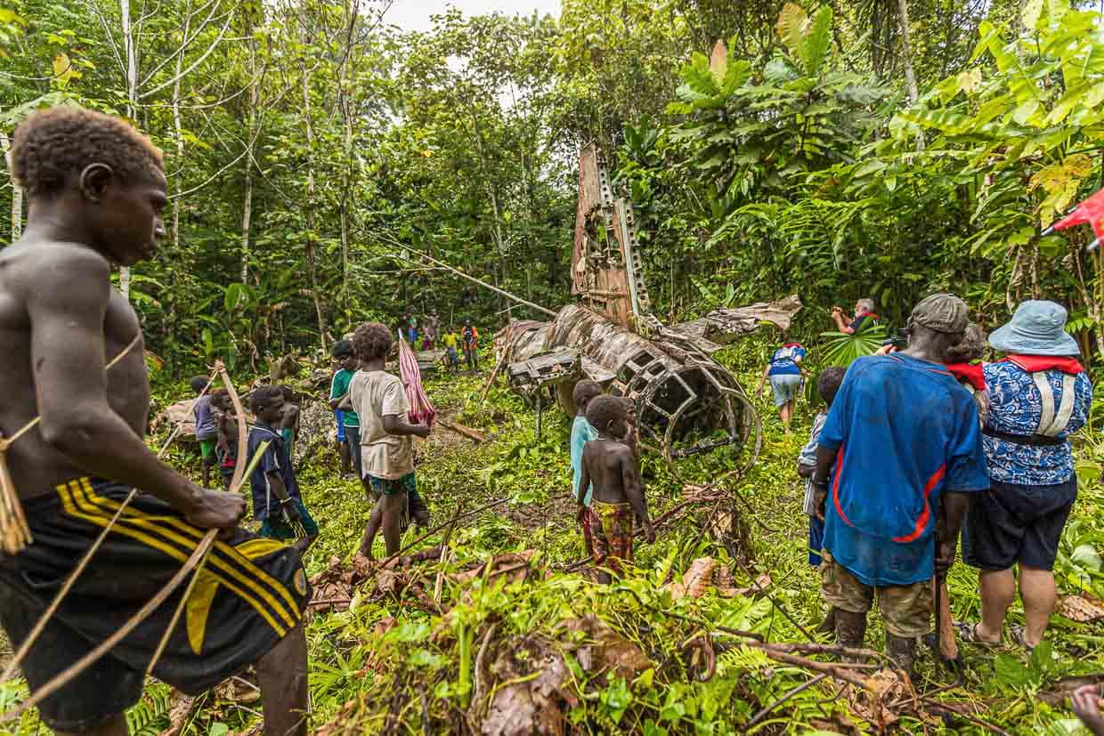Das Heck des japanischen Mitsubishi-Bombers ist auch 70 Jahre nach dem Abschuss noch gut zu erkennen / © Foto: Georg Berg