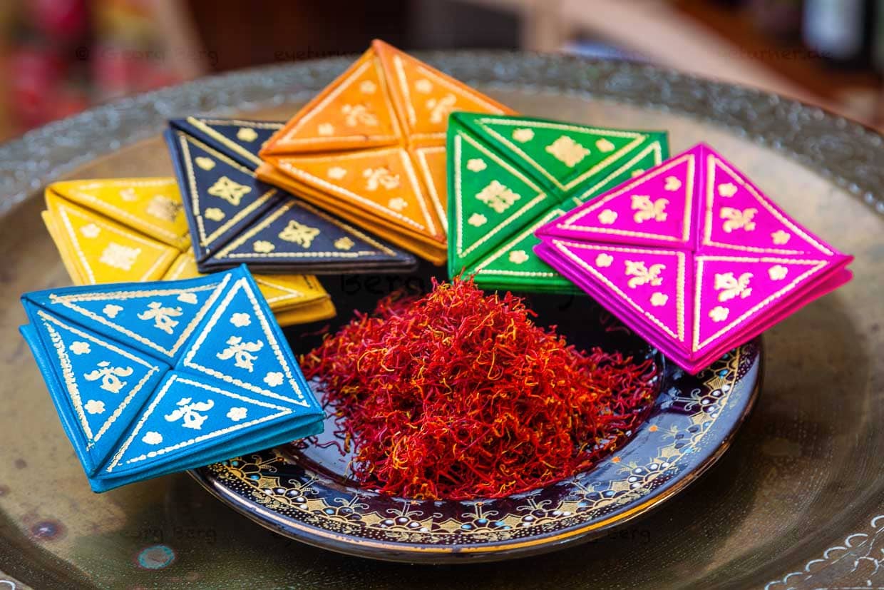 Georg brought the change purse back from his trip to the Orient. Just like the most precious spice in the world, saffron / © Photo: Georg Berg